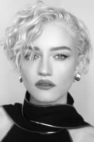 Julia Garner